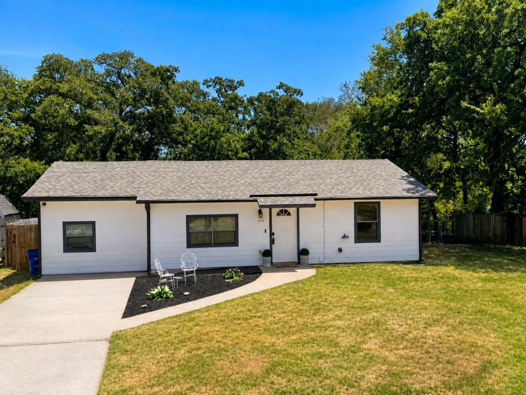 104 Lynn Drive, Azle, TX 76020 — photo 1