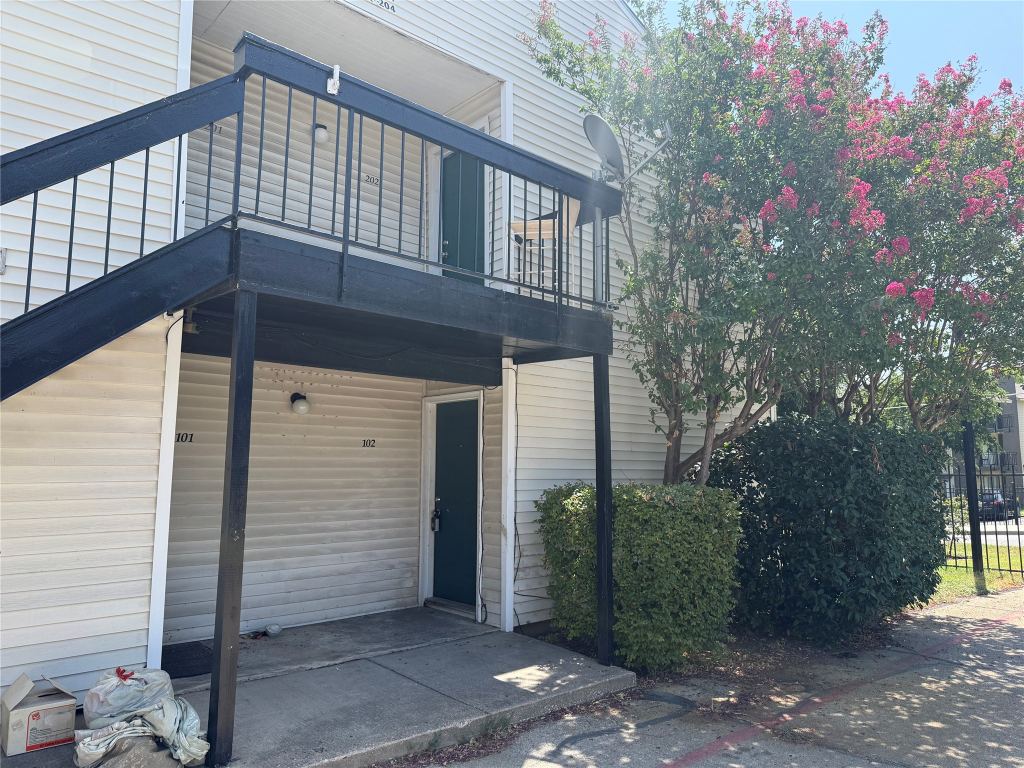 7431 Holly Hill Drive 102, Dallas, TX 75231 — photo 1