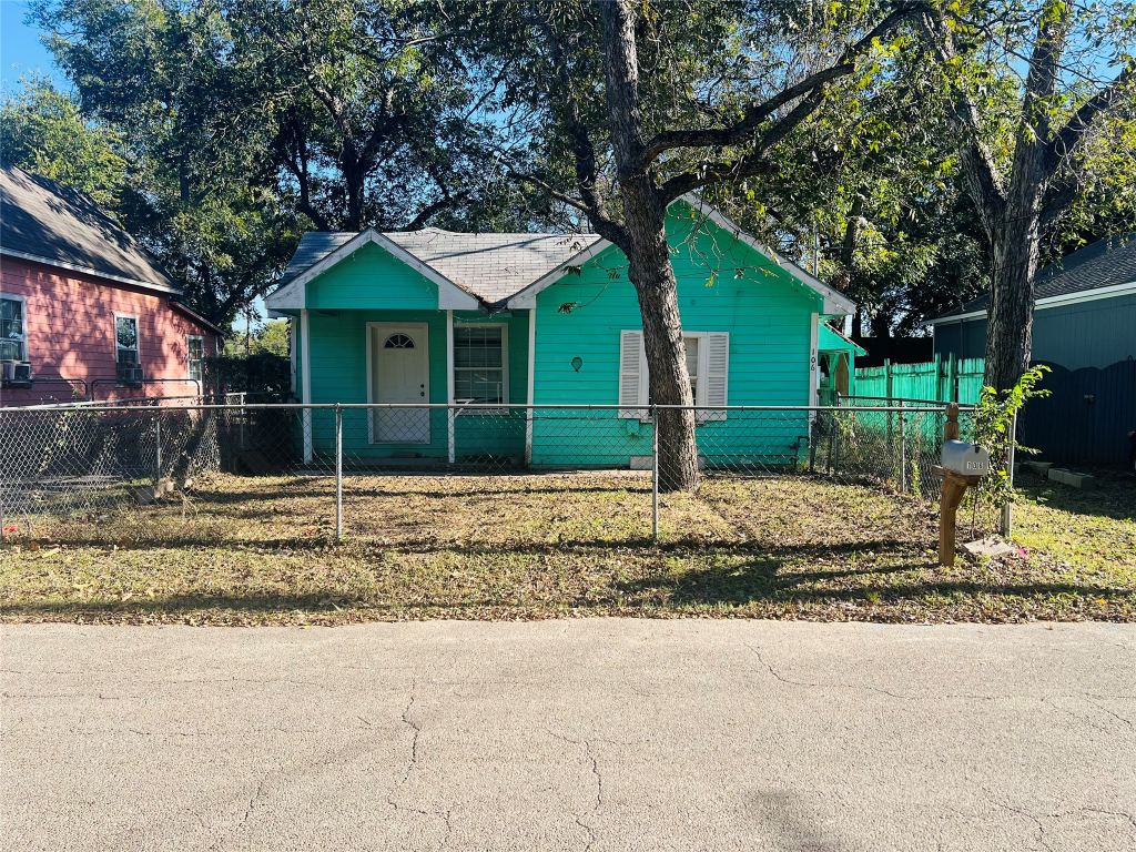 106 Columbia Street, Cleburne, TX 76031 — photo 1