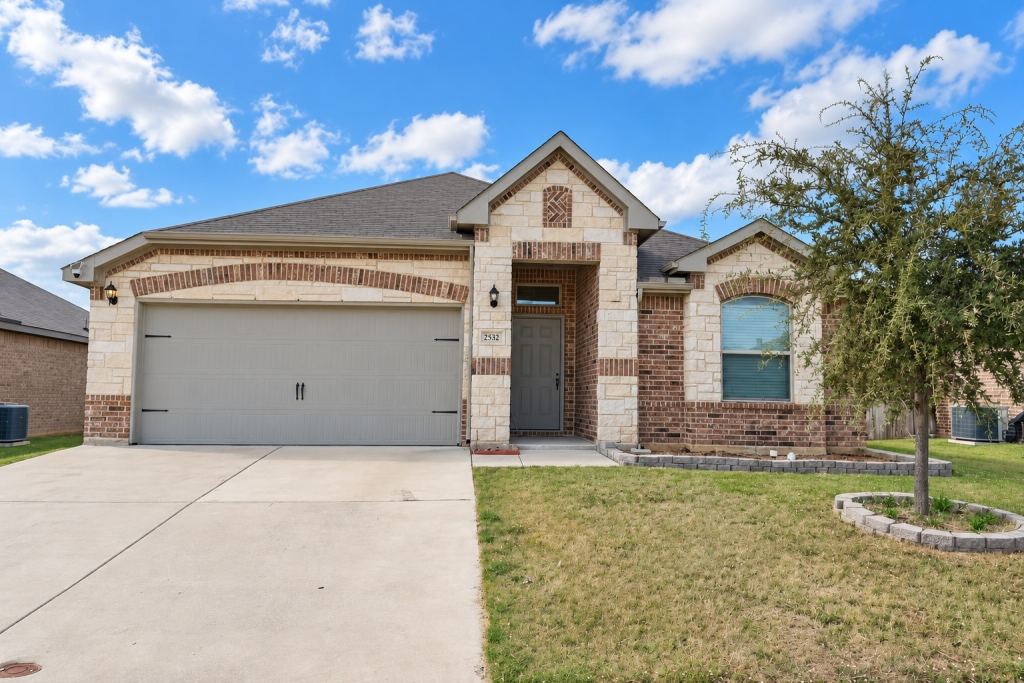 2532 Silver Fox Trail, Weatherford, TX 76087 — photo 1