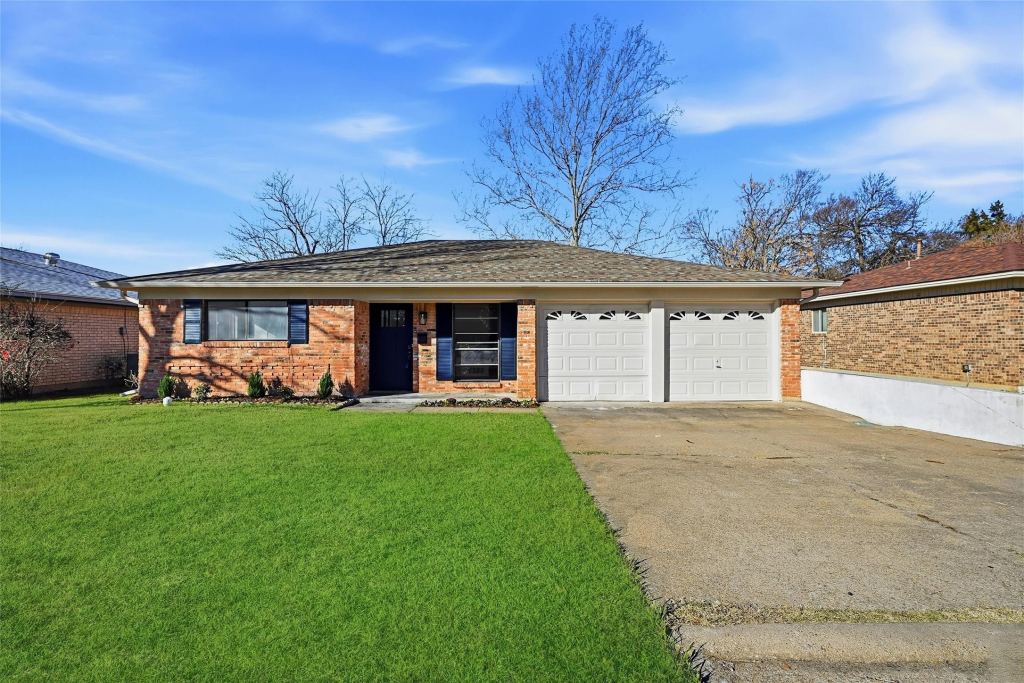 105 N Wood Avenue, Denison, TX 75020 — photo 1
