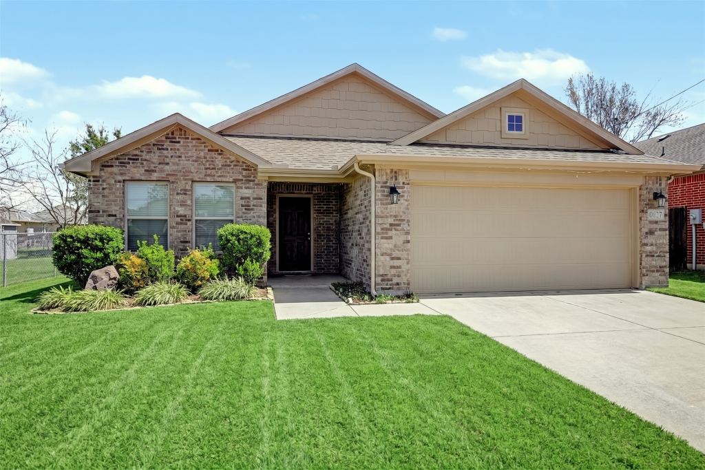 1827 College Street, Greenville, TX 75401 — photo 1
