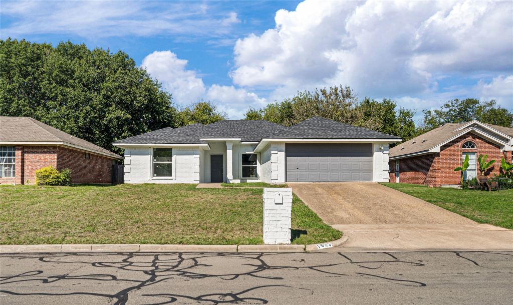1923 Ramada Drive, Waco, TX 76712 — photo 1