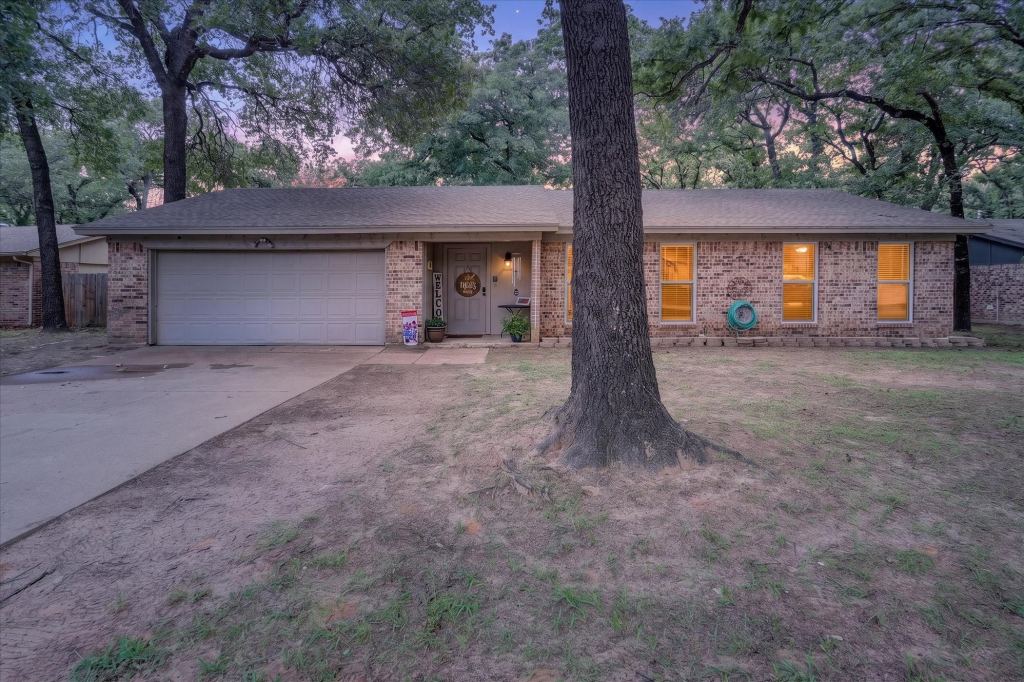 728 Lake Crest Parkway, Azle, TX 76020 — photo 1