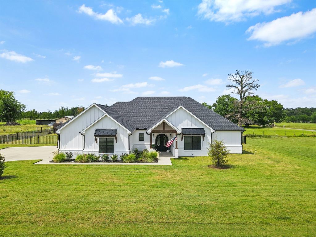 11 Nicklaus Drive, Sulphur Springs, TX 75482 — photo 1