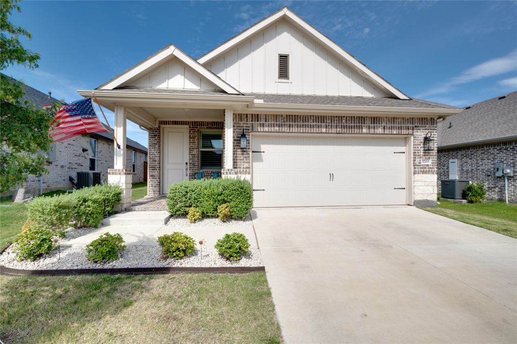 3703 Cloverleaf Lane