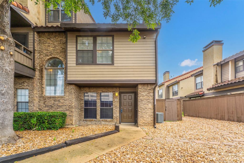 5757 E University Boulevard 27S, Dallas, TX 75206 — photo 1
