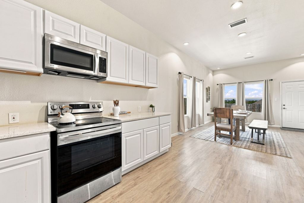 922 Pecos River Drive, Granbury, TX 76048 — photo 1