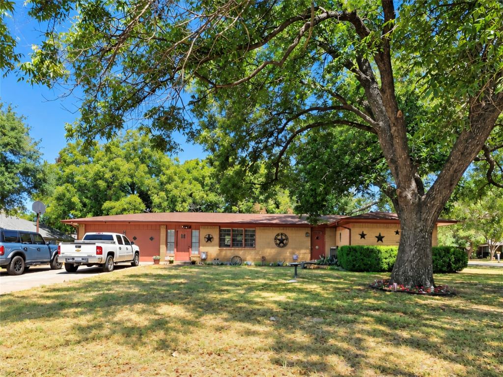 800 Kerry Lane, Azle, TX 76020 — photo 1