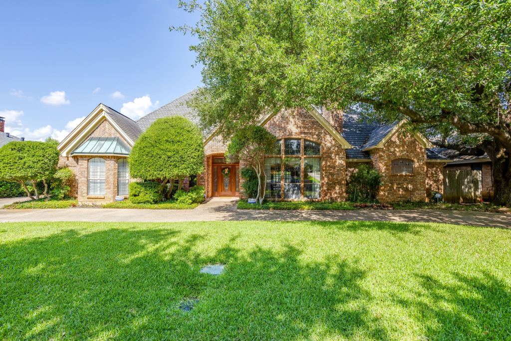 2006 Lake Country Drive, Arlington, TX 76012 — photo 1