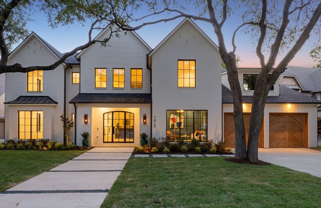 7015 Lyre Lane