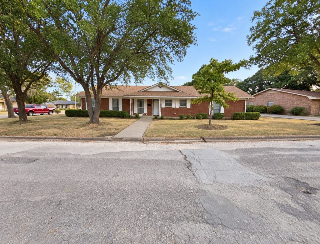 1414 Meadowlark Drive, Hillsboro, TX 76645 — photo 1