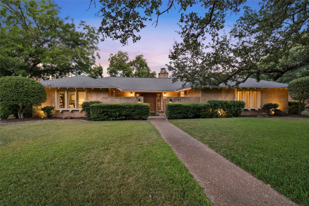 5104 Lake Jackson Drive, Waco, TX 76710 — photo 1