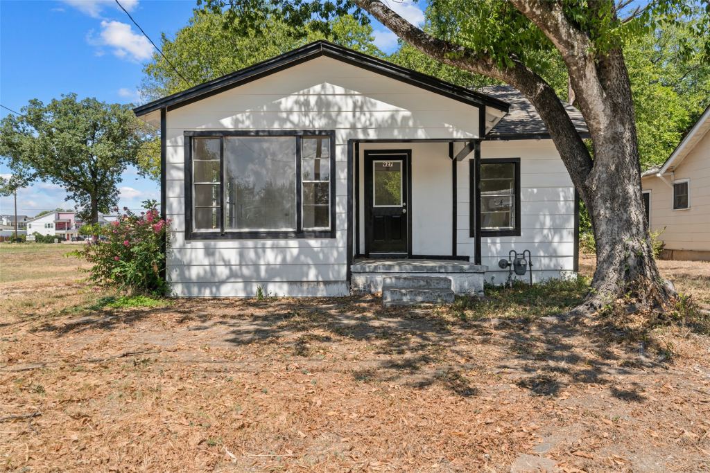 927 Oakwood Avenue, Waco, TX 76706 — photo 1
