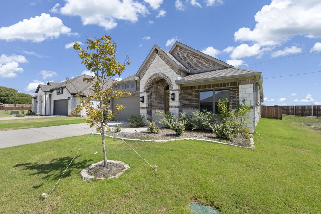 2452 Acacia Road, Cleburne, TX 76033 — photo 1