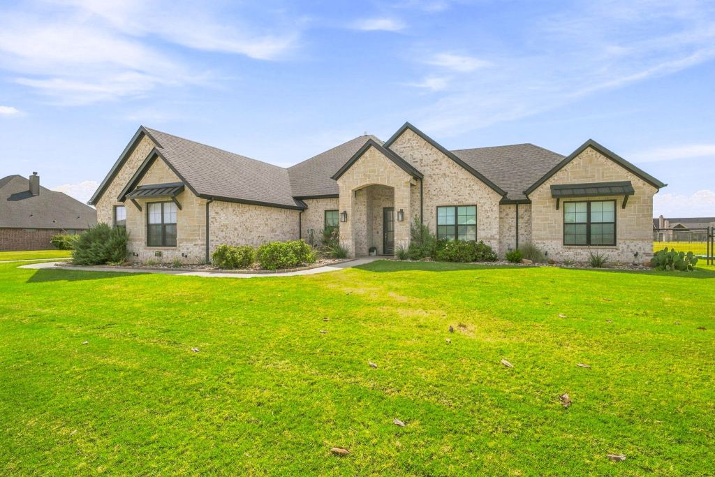 212 Buena Vista Drive, Godley, TX 76044 — photo 1