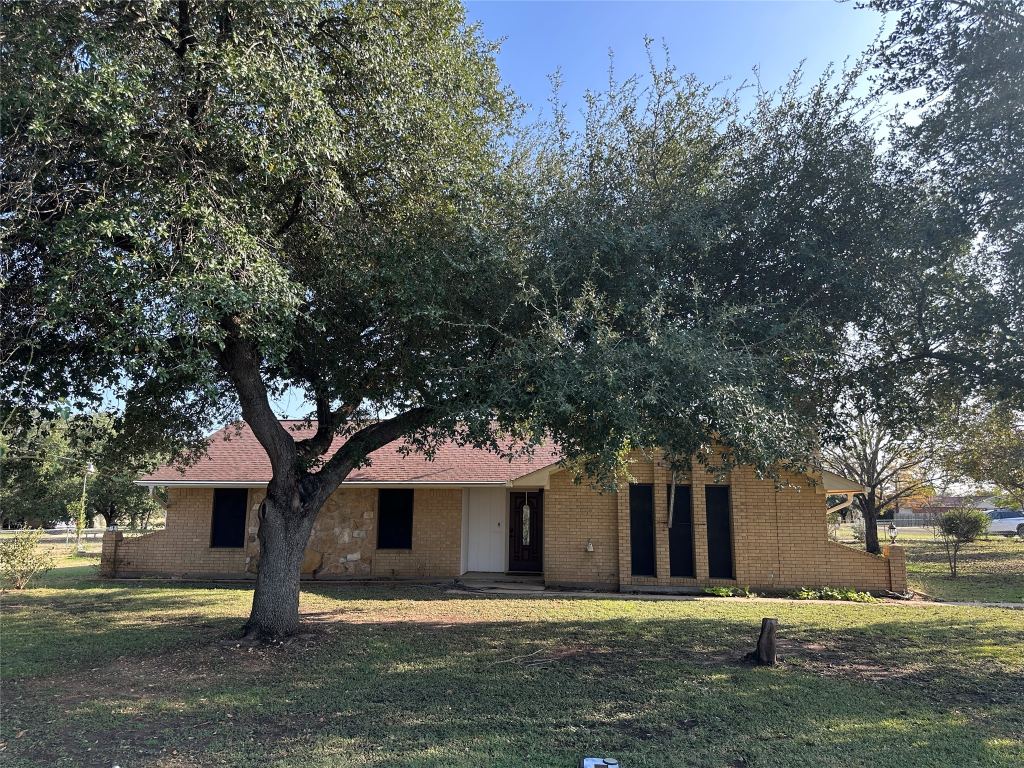 137 Oakview Circle, Waco, TX 76705 — photo 1