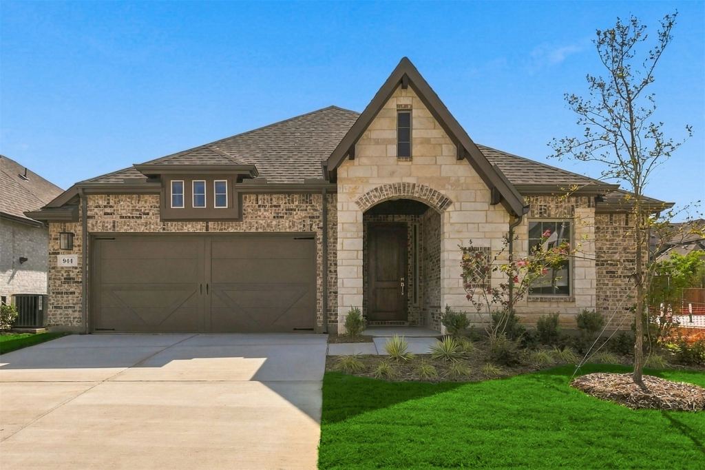 944 Alberta Spruce Road, Fort Worth, TX 76247 — photo 1