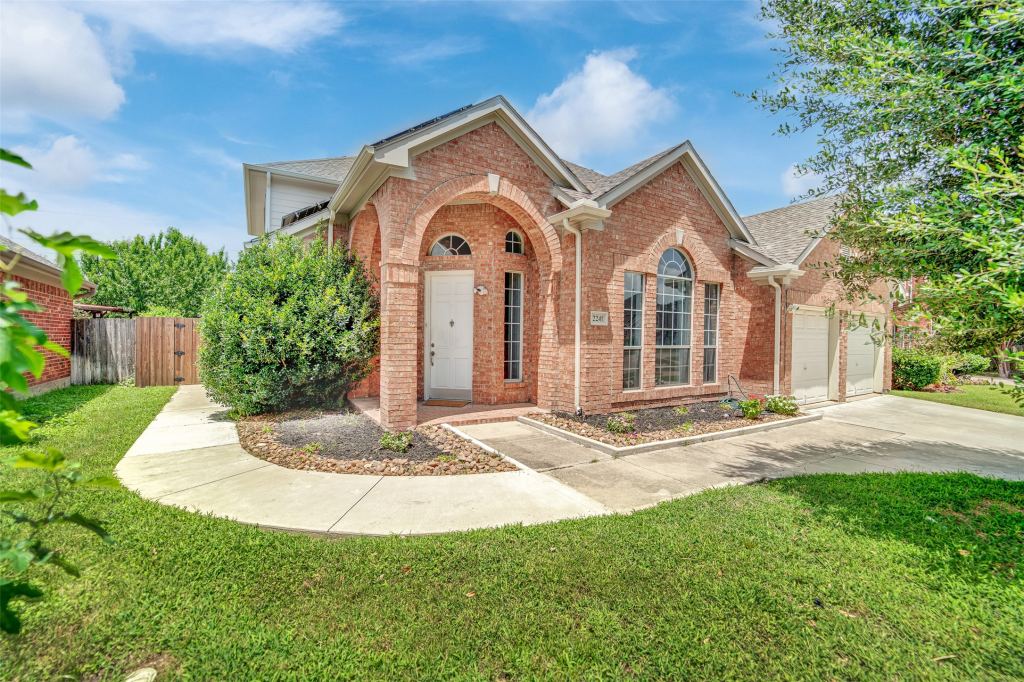 2241 Merritt Way, Arlington, TX 76018 — photo 1