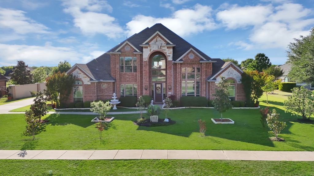 1611 Mustang Court, Cedar Hill, TX 75104 — photo 1