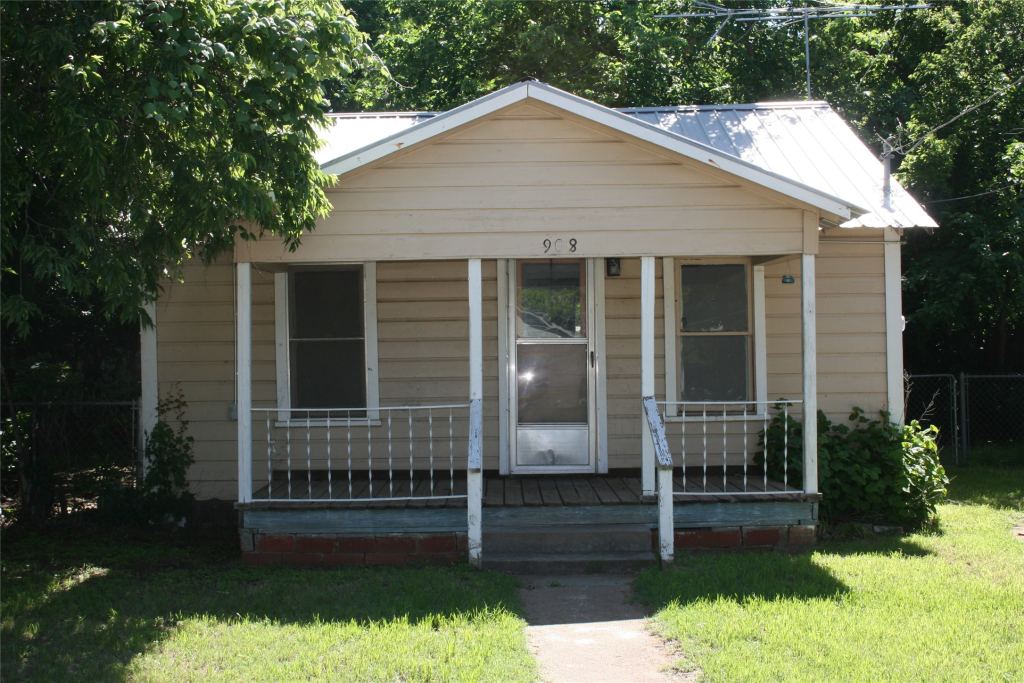 908 Franklin Street, Weatherford, TX 76086 — photo 1
