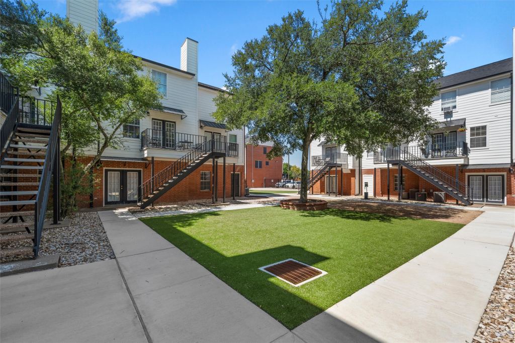 600 Bagby Avenue 8E, Waco, TX 76706 — photo 1