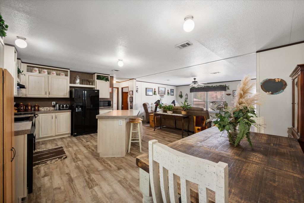 202 N 3rd Street E, Dawson, TX 76639 — photo 1