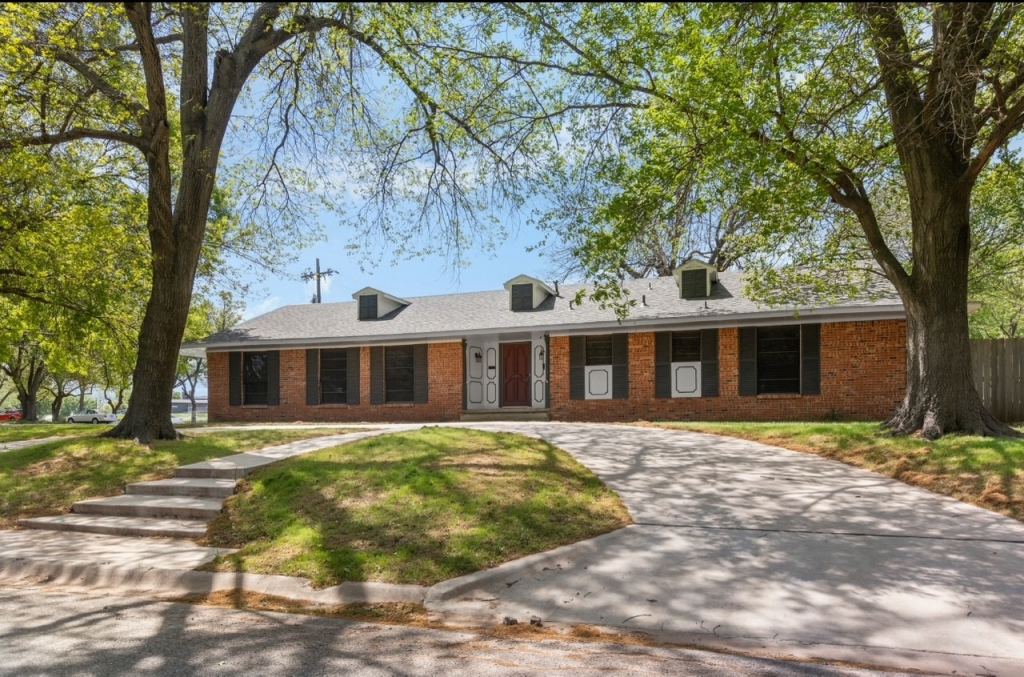 800 Western Hills Drive, Sherman, TX 75092 — photo 1
