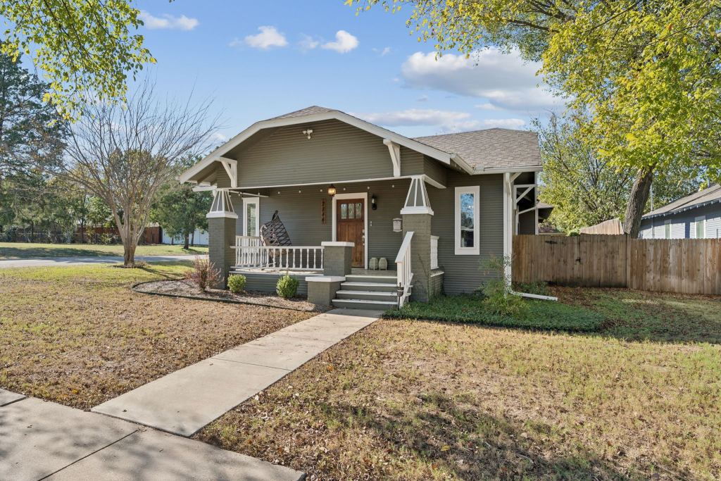 2844 S Adams Street, Fort Worth, TX 76110 — photo 1
