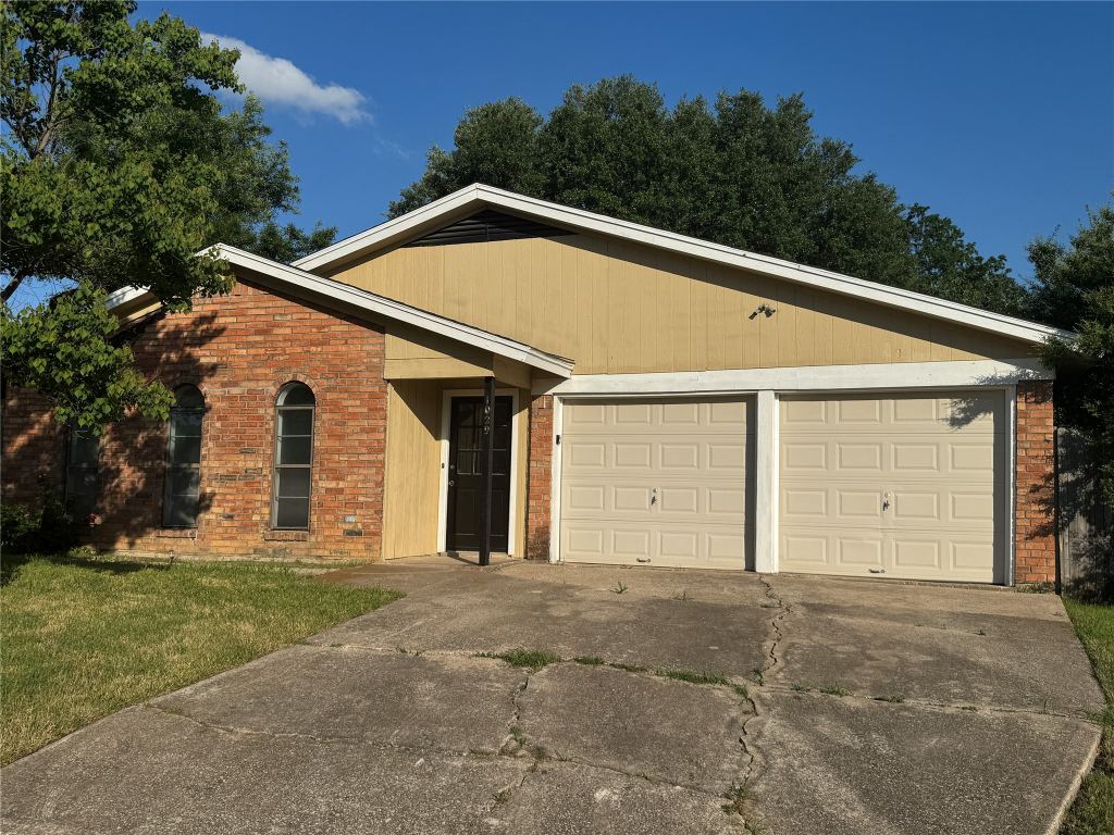 1029 Fox River Lane, Fort Worth, TX 76120 — photo 1