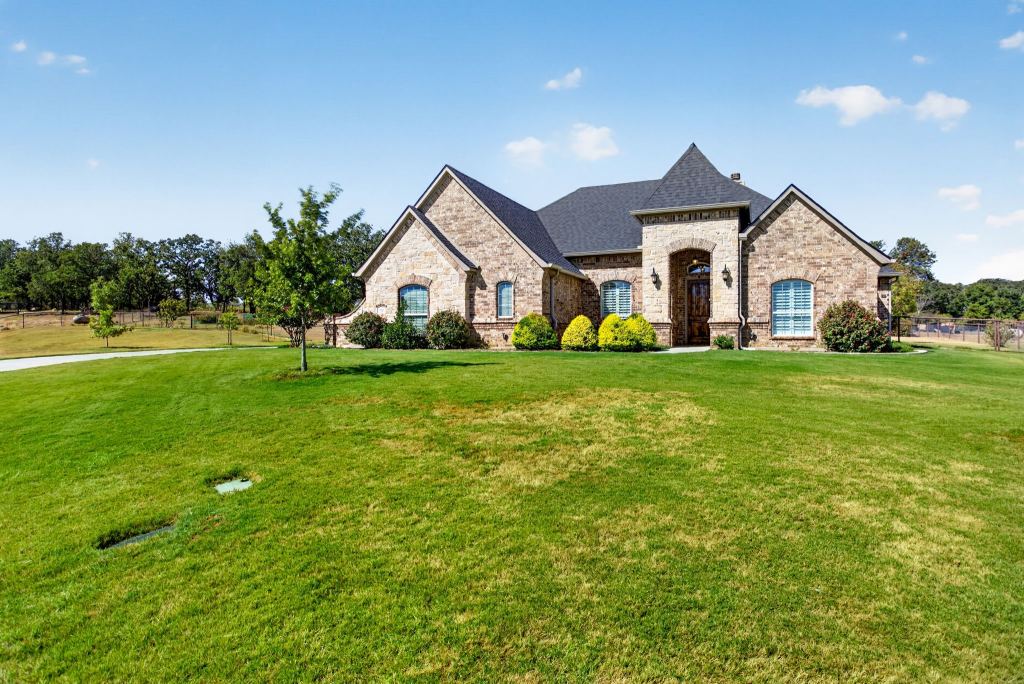 164 Spring Meadow Drive, Springtown, TX 76082 — photo 1