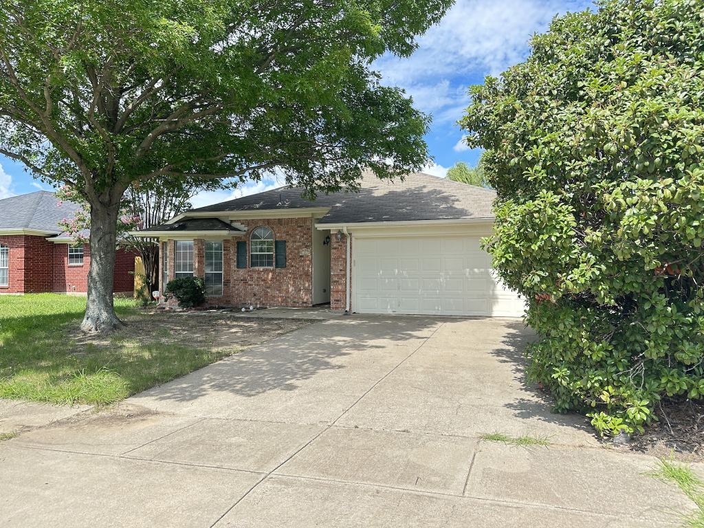 1117 Edenbrook Drive, Arlington, TX 76001 — photo 1
