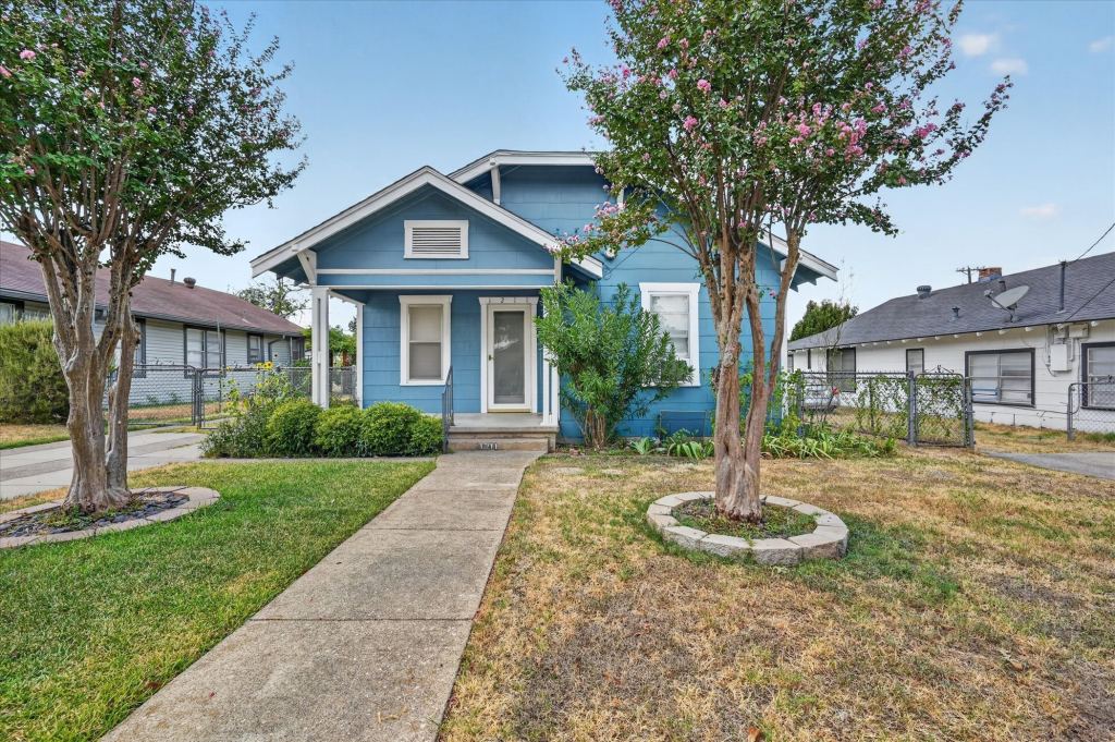 1211 S Montclair Avenue, Dallas, TX 75208 — photo 1