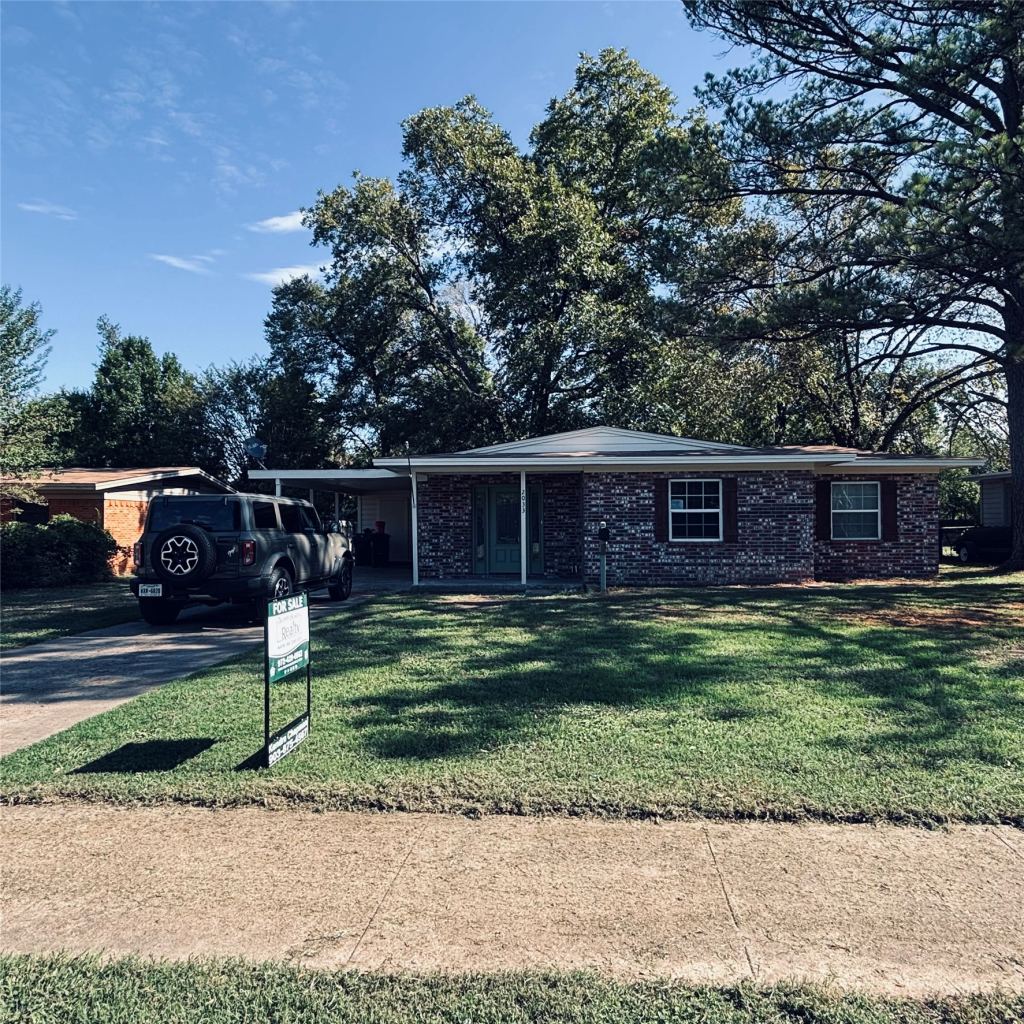 2033 Bowie Drive, Corsicana, TX 75110 — photo 1