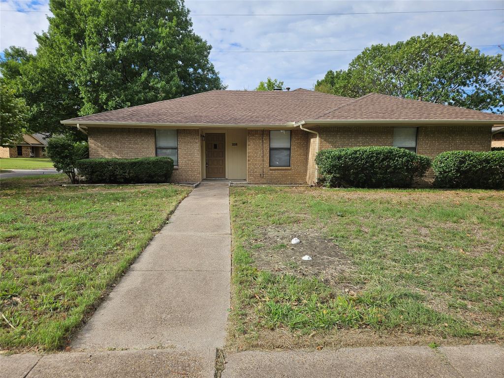218 Buffalo Creek Drive, Waxahachie, TX 75165 — photo 1