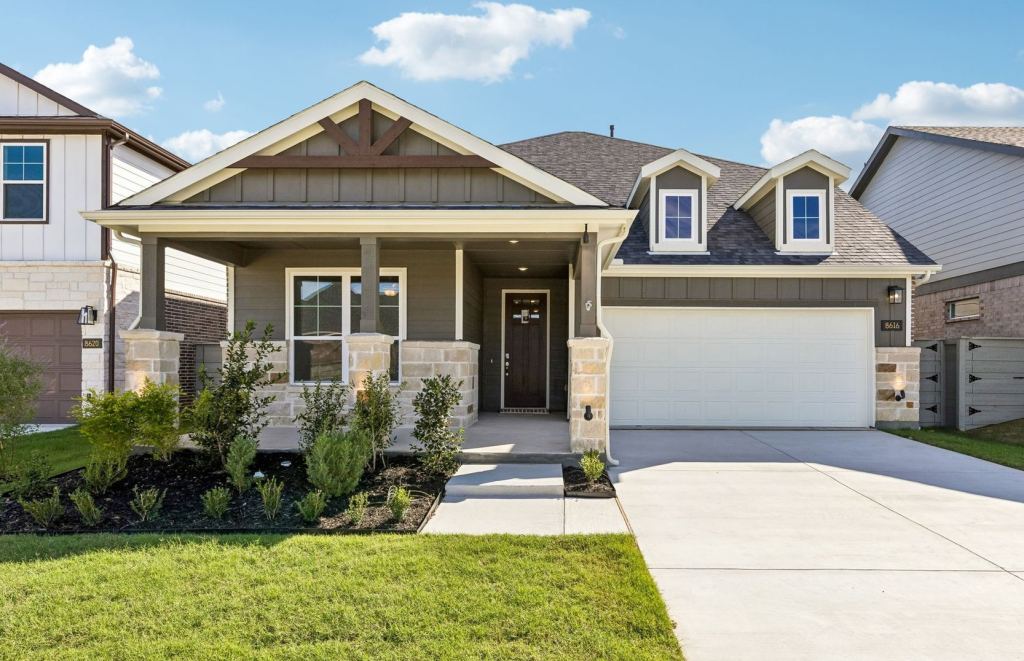 8616 Bur Oak Drive, Justin, TX 76247 — photo 1