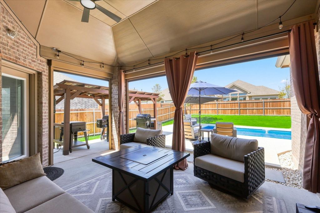 1863 Silver Birch Road, Waxahachie, TX 75165 — photo 1