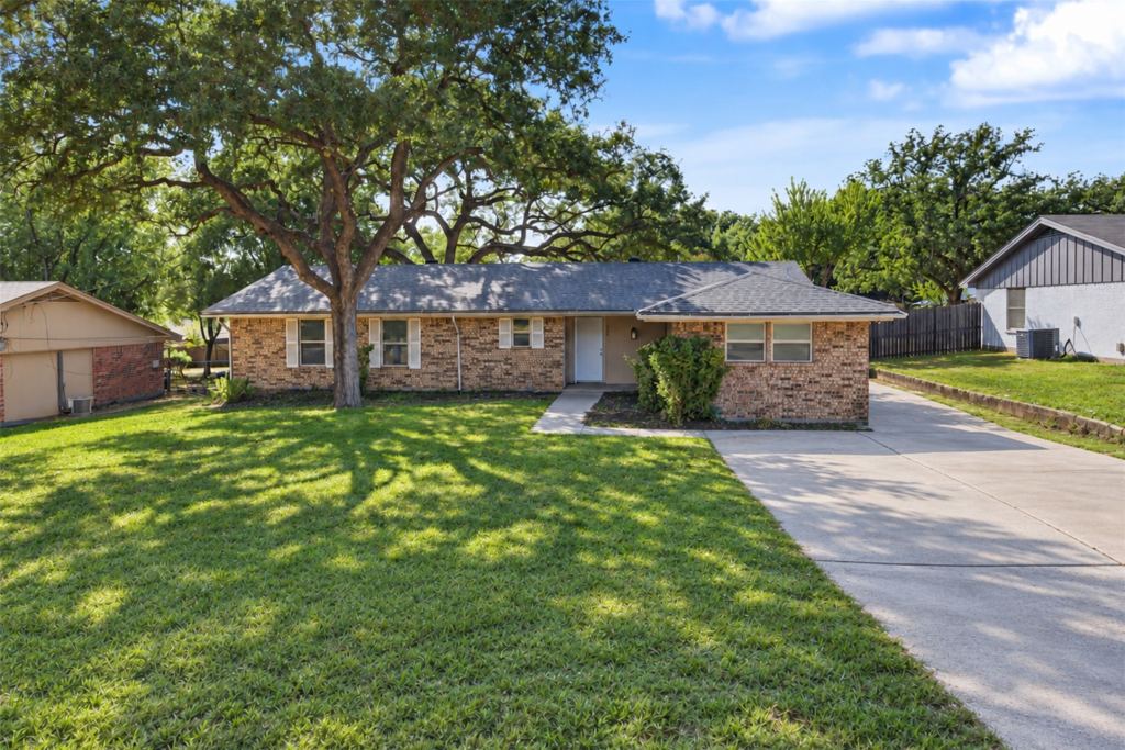 224 Mountain View Drive, Azle, TX 76020 — photo 1