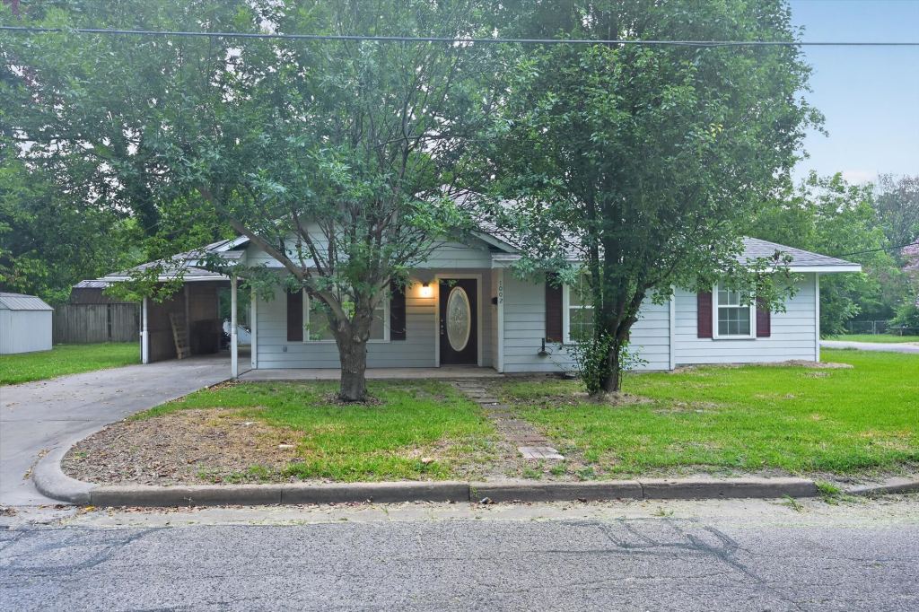 1002 Pine Street, Bonham, TX 75418 — photo 1