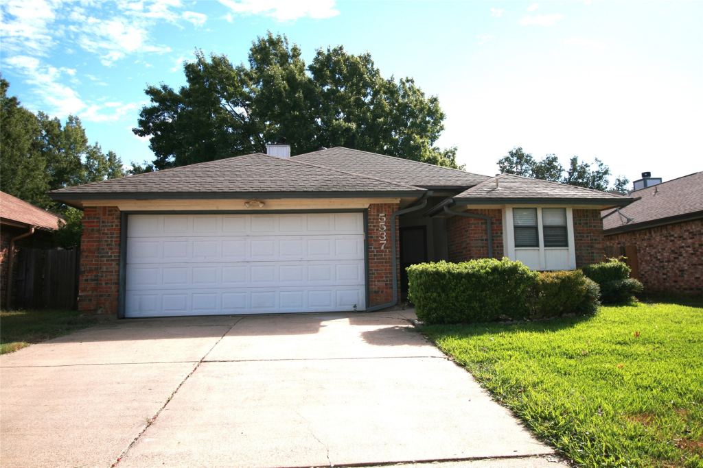 5537 Silver Maple Drive, Arlington, TX 76018 — photo 1