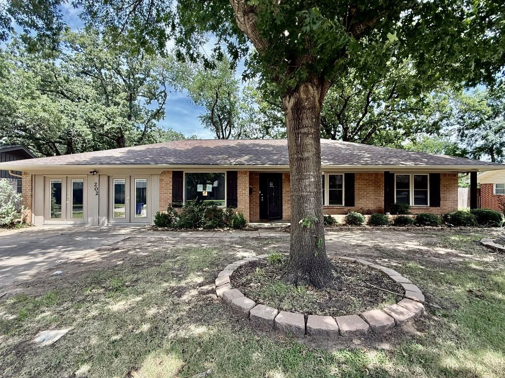 202 Juniper Street, Mansfield, TX 76063 — photo 1