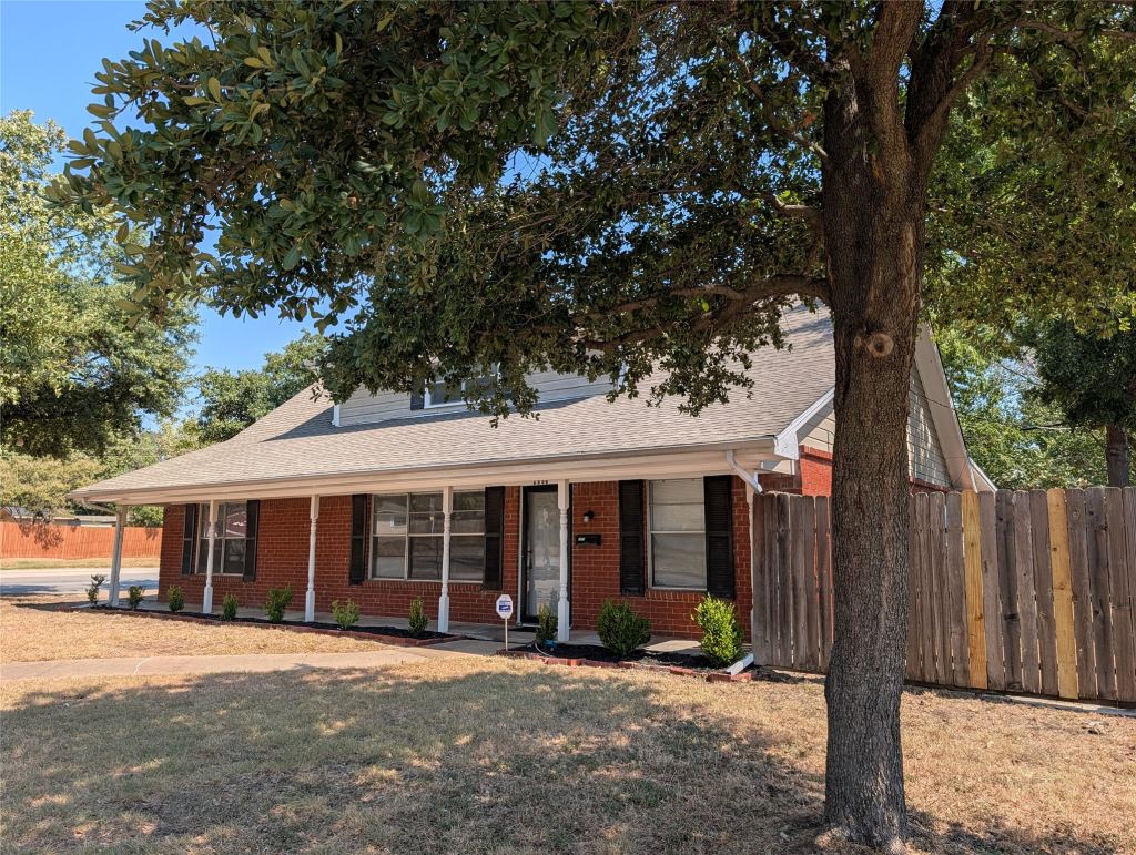2558 Duringer Road, Fort Worth, TX 76133 — photo 1