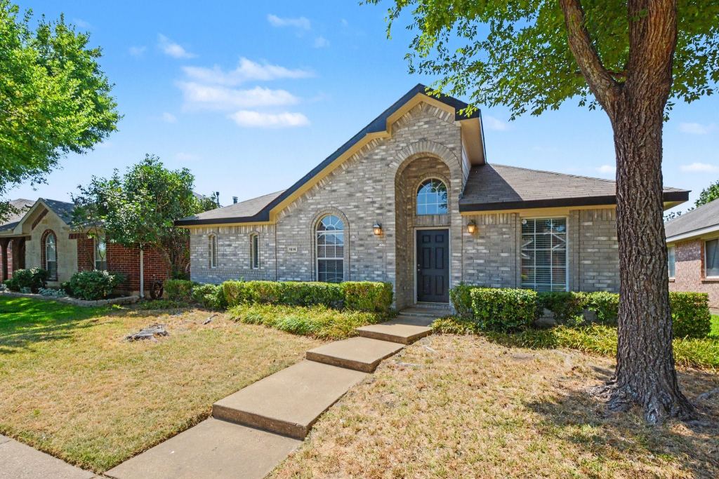 1614 Woodhaven Court, Allen, TX 75002 — photo 1