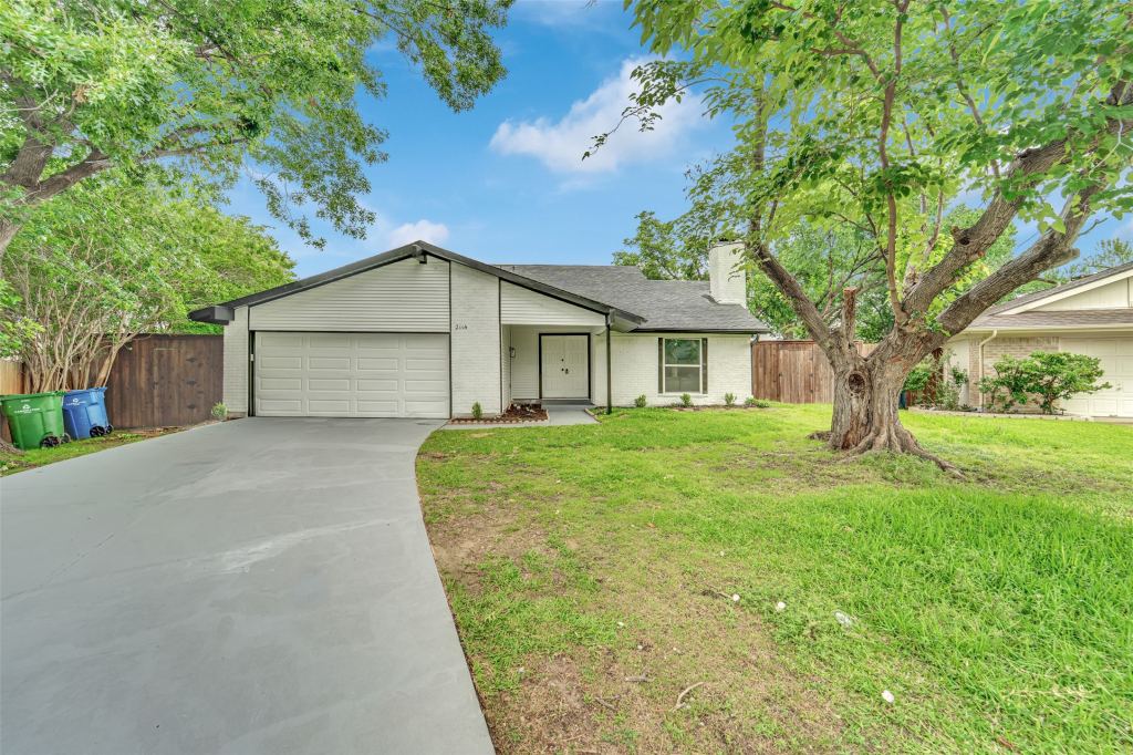 2114 Via Vista, Carrollton, TX 75006 — photo 1