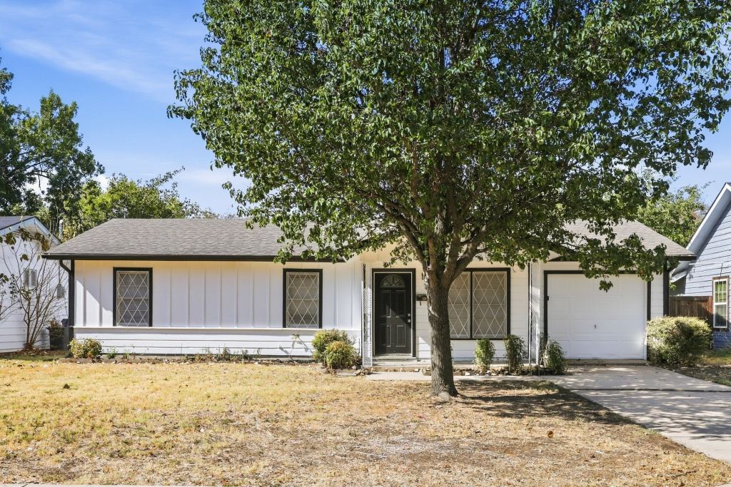 549 Lorna Street, Burleson, TX 76028 — photo 1