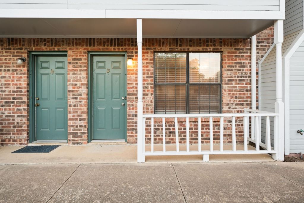 929 W Hickory Street A15, Denton, TX 76201 — photo 1