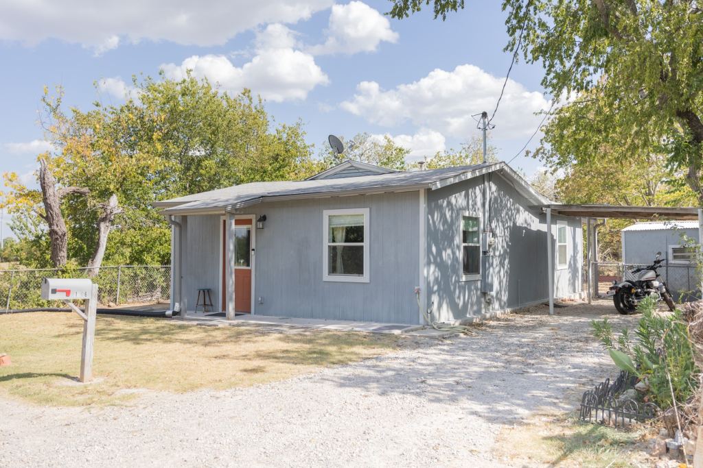 1206 9th Street, Mineral Wells, TX 76067 — photo 1