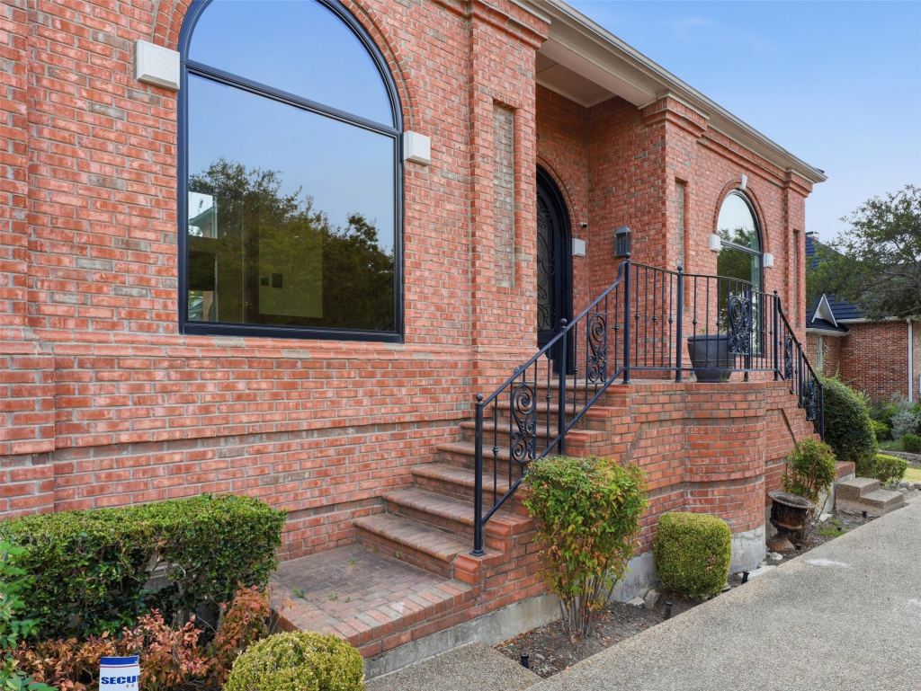 1700 Dowling Drive, Irving, TX 75038 — photo 1