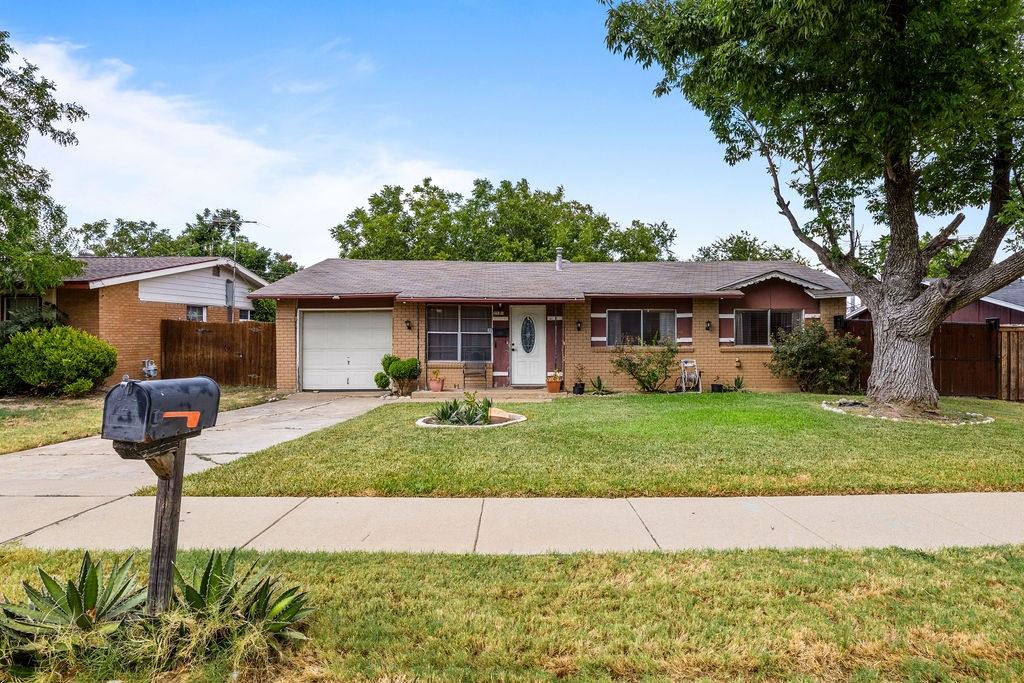 2519 Plaza Street, Arlington, TX 76010 — photo 1