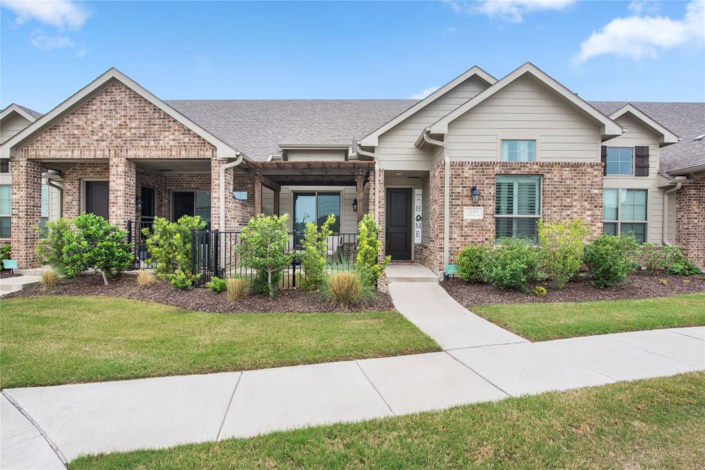 2644 Chardonnay Court, Grand Prairie, TX 75054 — photo 1
